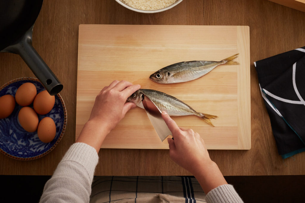 あじのような小魚を大量に捌くときに便利なコンパクトな出刃包丁