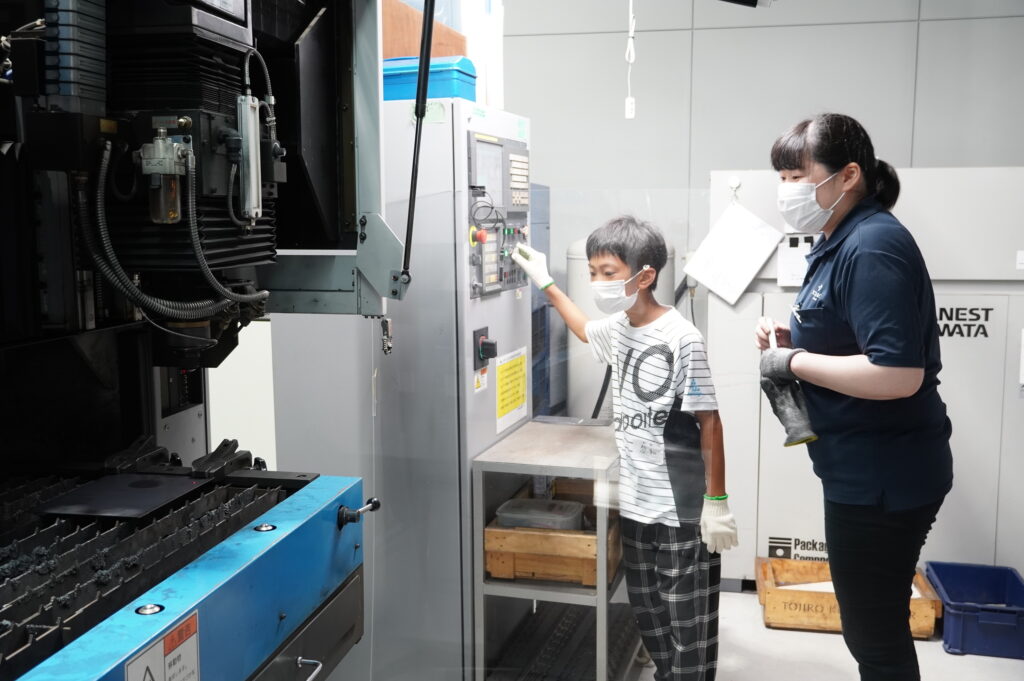 夏休み小学生包丁作り体験
