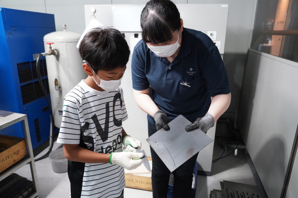 夏休み小学生包丁作り体験