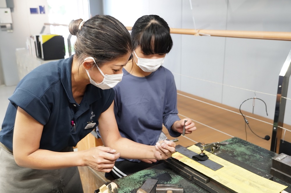 夏休み小学生包丁作り体験